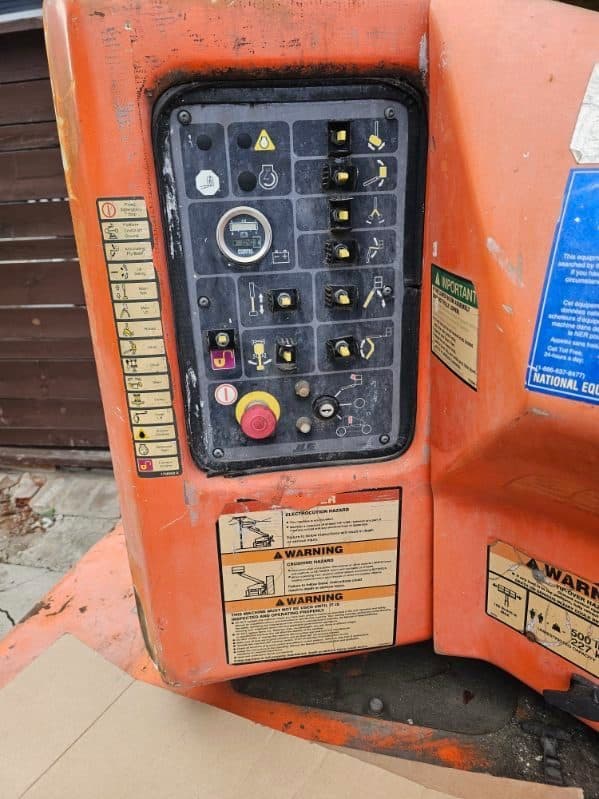 🏗 JLG E400AJP Narrow Articulating Lift 4
