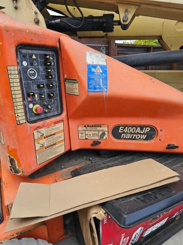 🏗 JLG E400AJP Narrow Articulating Lift 5