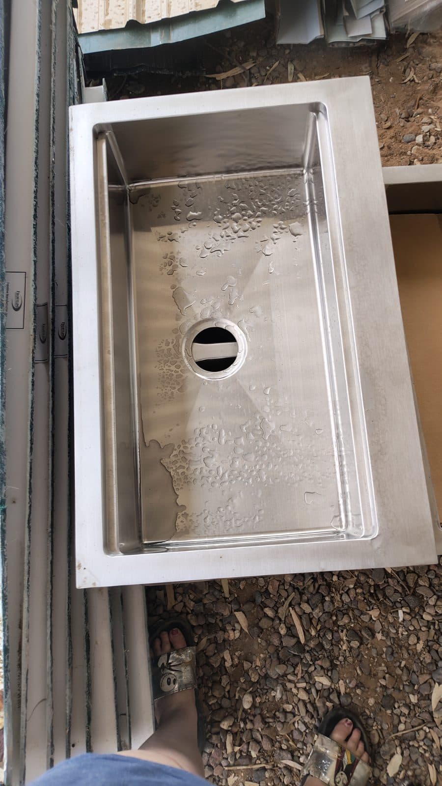 Kitchen and bathroom sinks