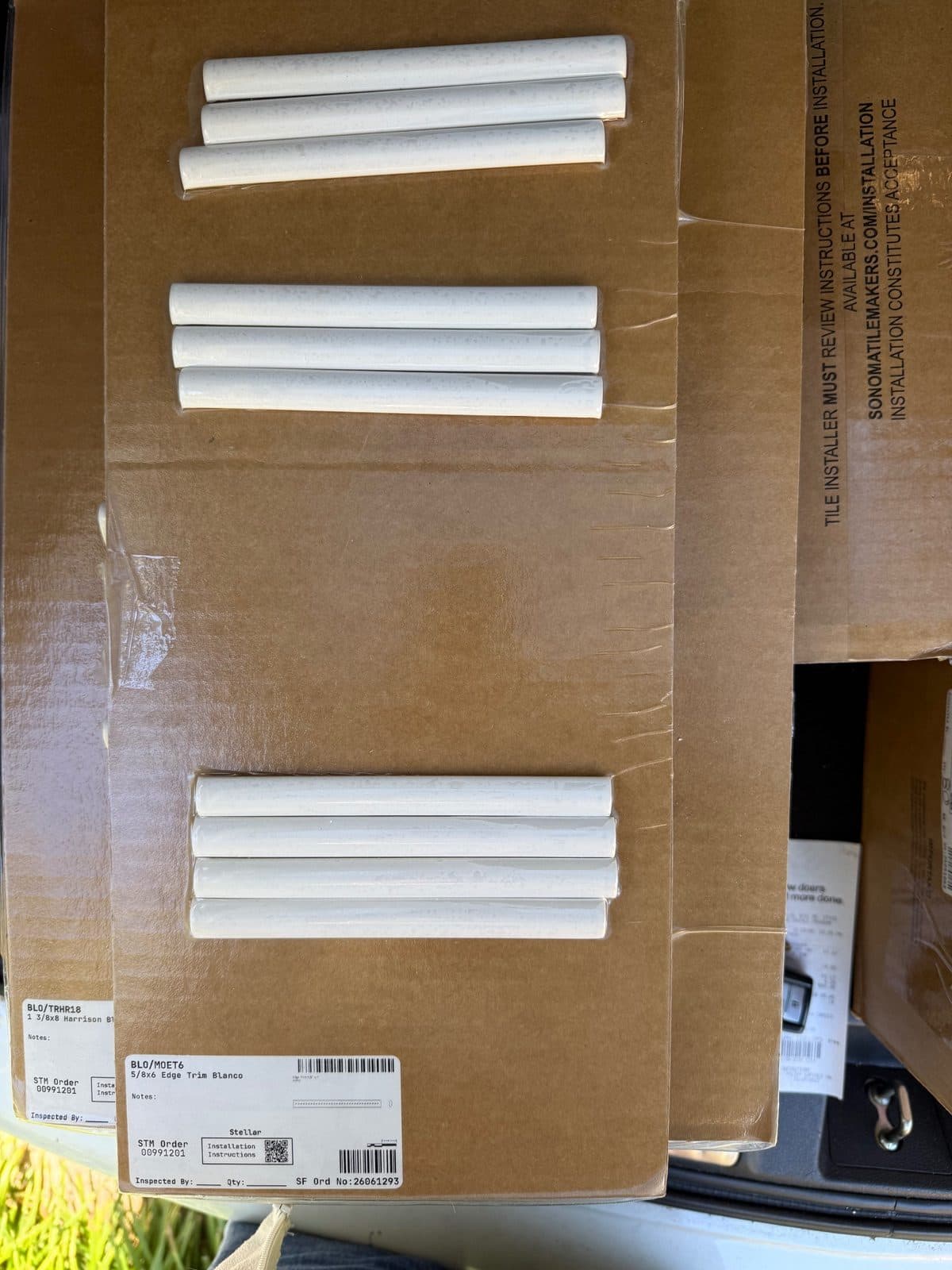 Sonoma Stellar subway tile Blanco with chair rail and edge trim 2