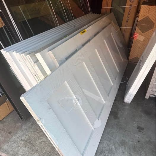 Lot of 12 New Interior Doors - 5-Panel Shaker (Primed & Frosted Glass)
