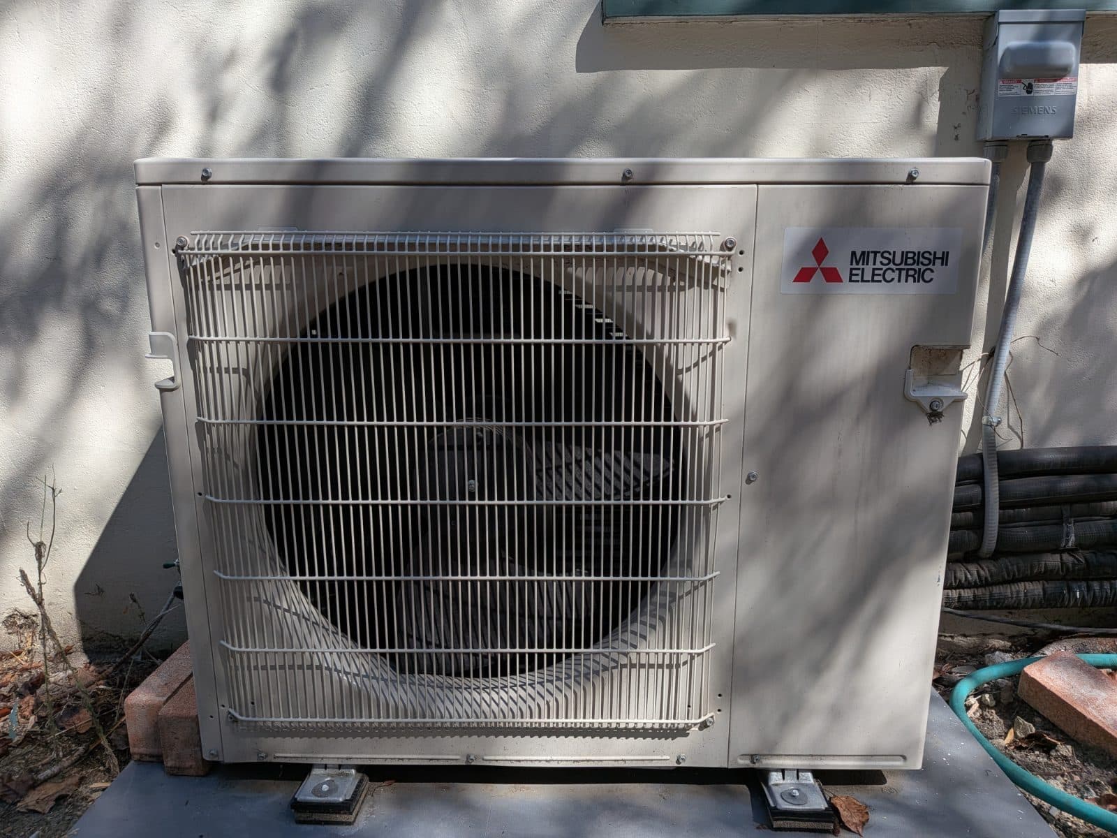 Mitsubishi Electric MXZ-3C30NA2 Split-System Heat Pump with 3 split units 2