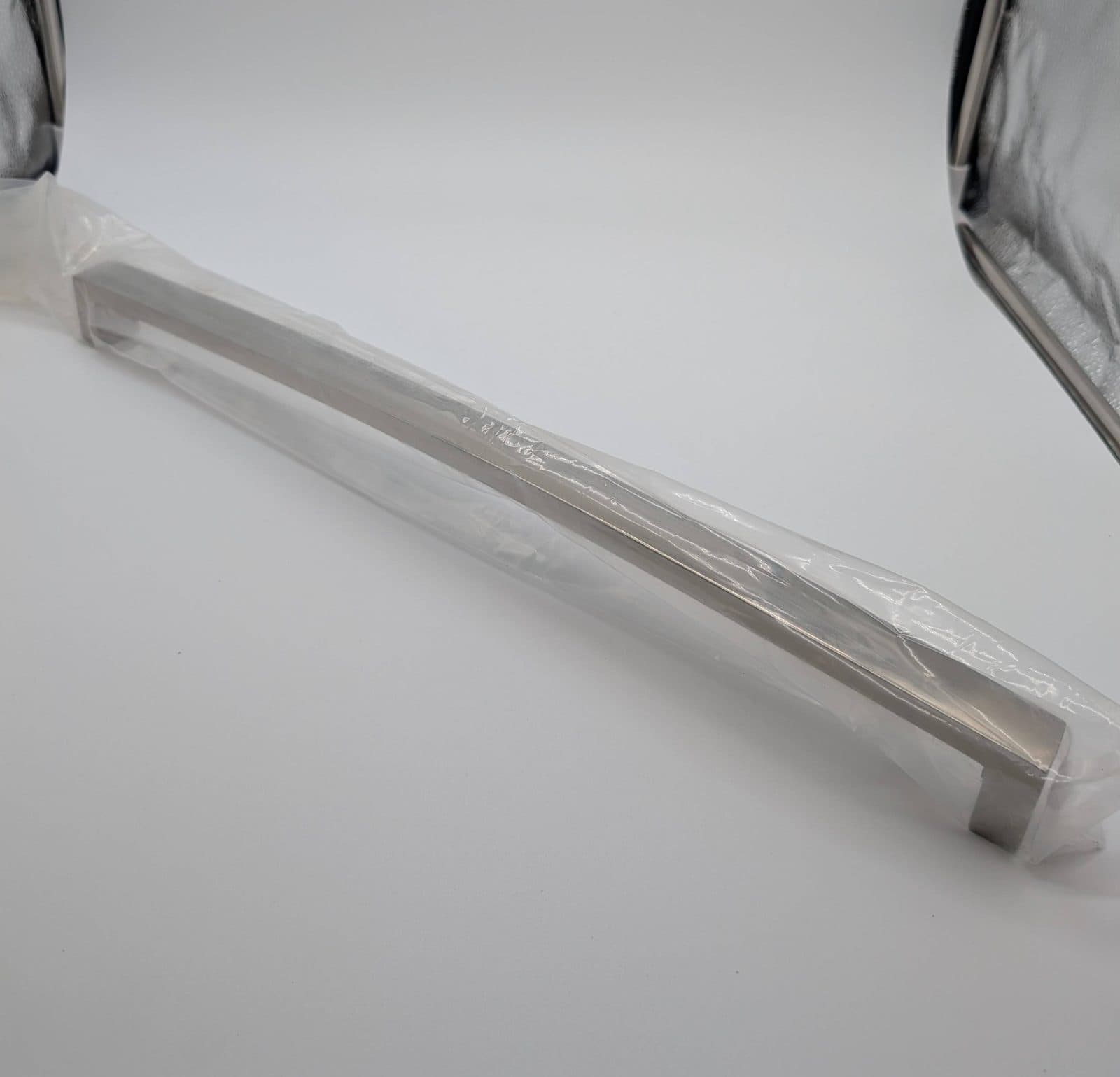 EMTEK Bauhaus Cabinet Appliance Pull (US14) 18"
