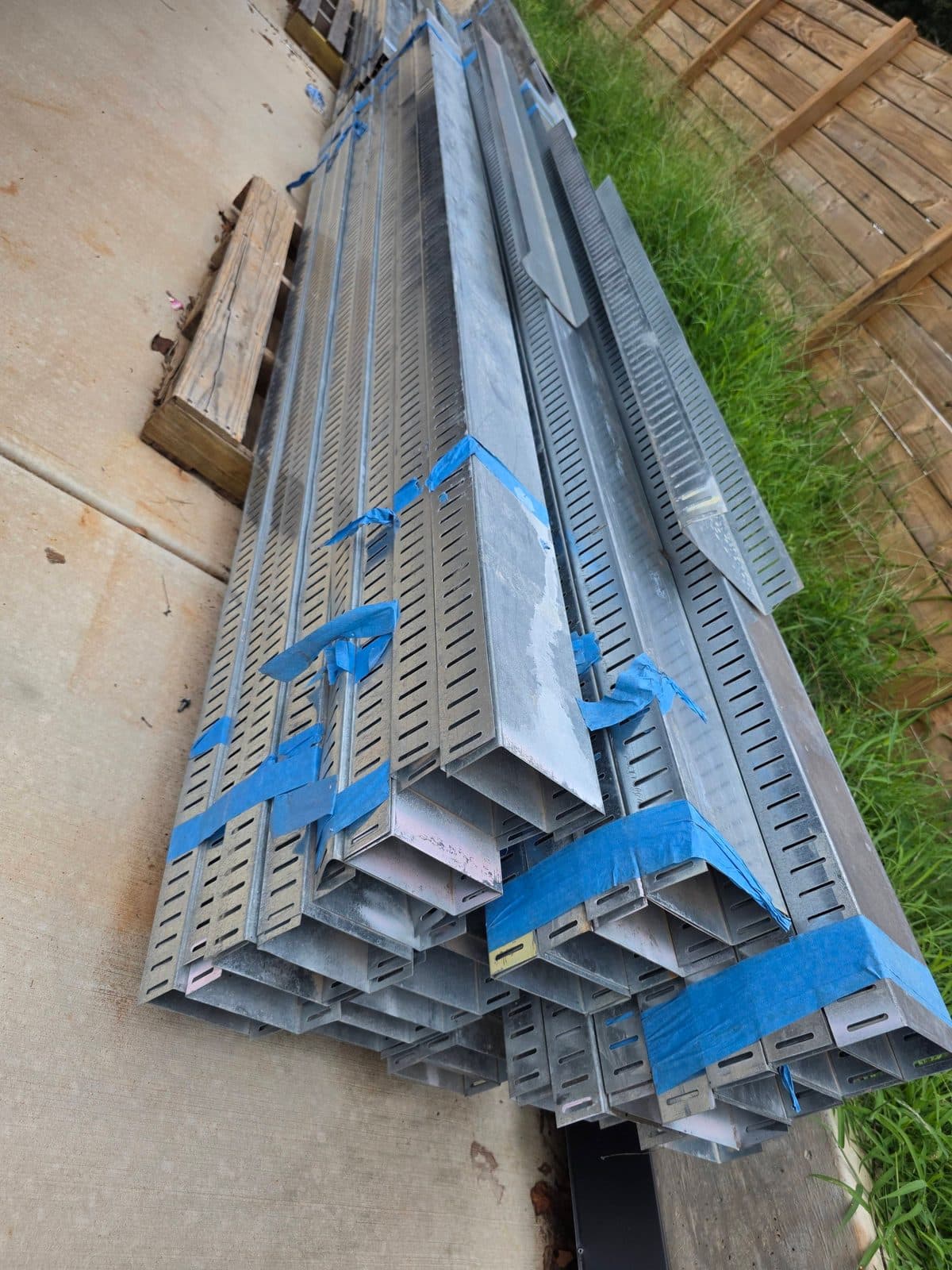 6in Slip Track Deflection Track 2"1/2 leg 20Ga 30mil 10ft long 5