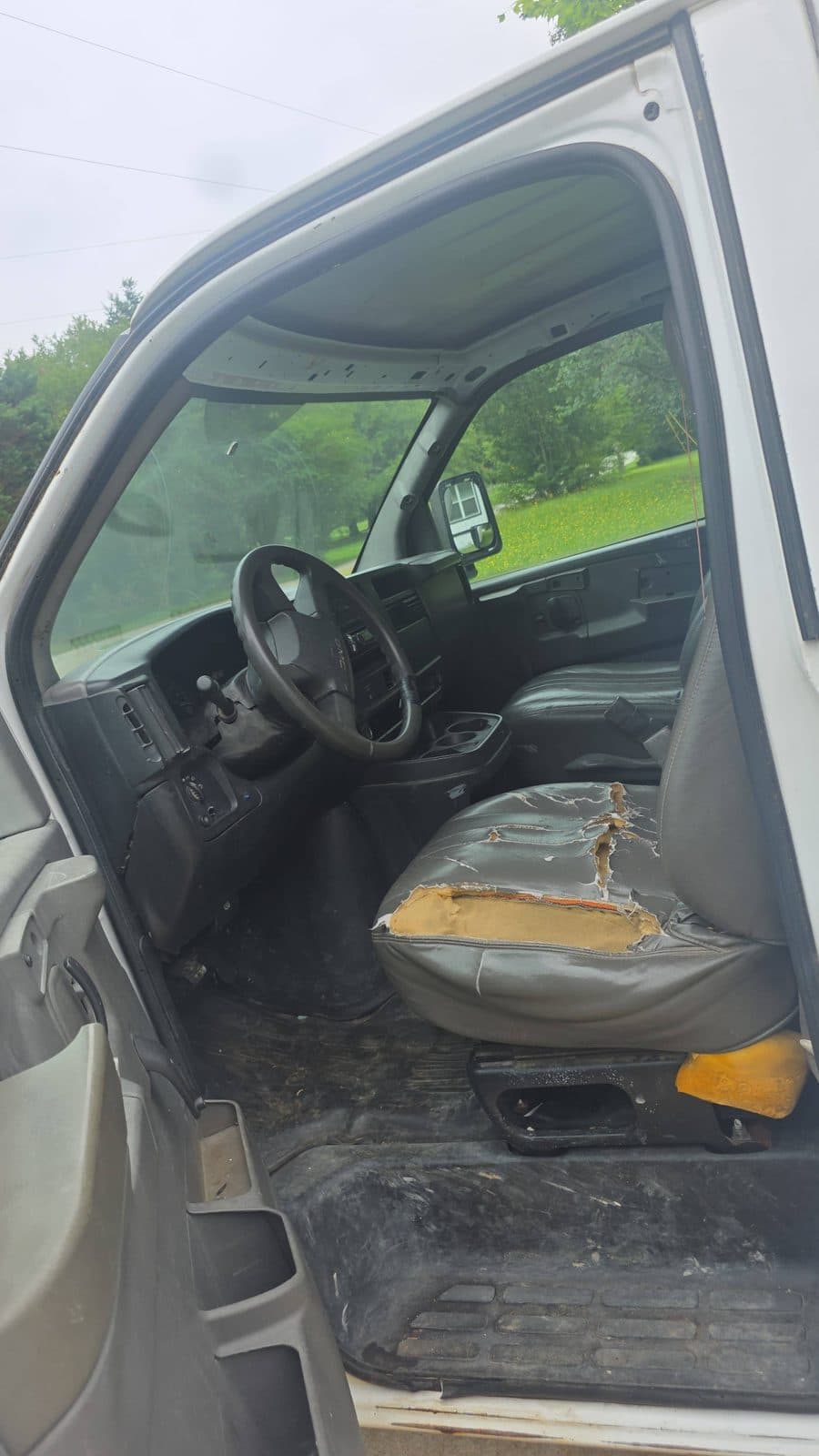 GMC 2005 Savana Cutaway Gasoline 5