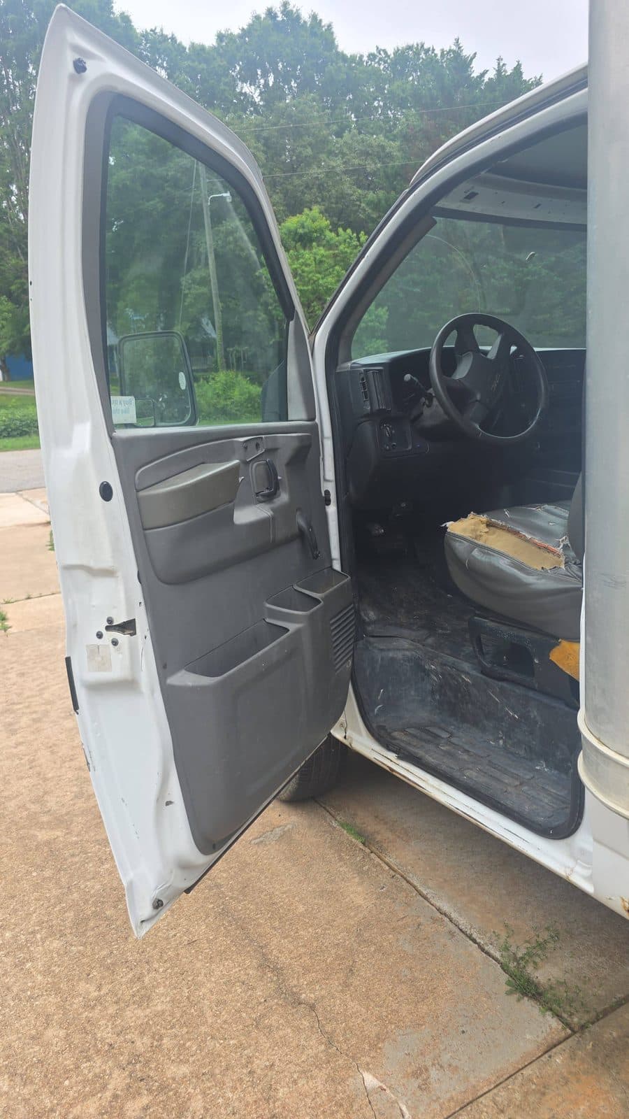 GMC 2005 Savana Cutaway Gasoline 7
