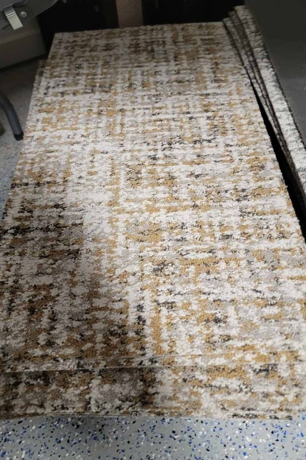 Shaw EcoWorx 18x36 Gold Carpet – 32 Tiles – 144sq ft