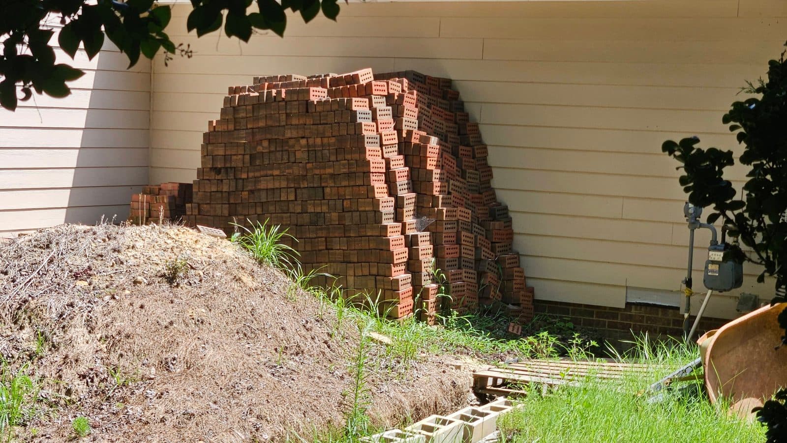 Brick (approx 3675 or 7 cubes) 3