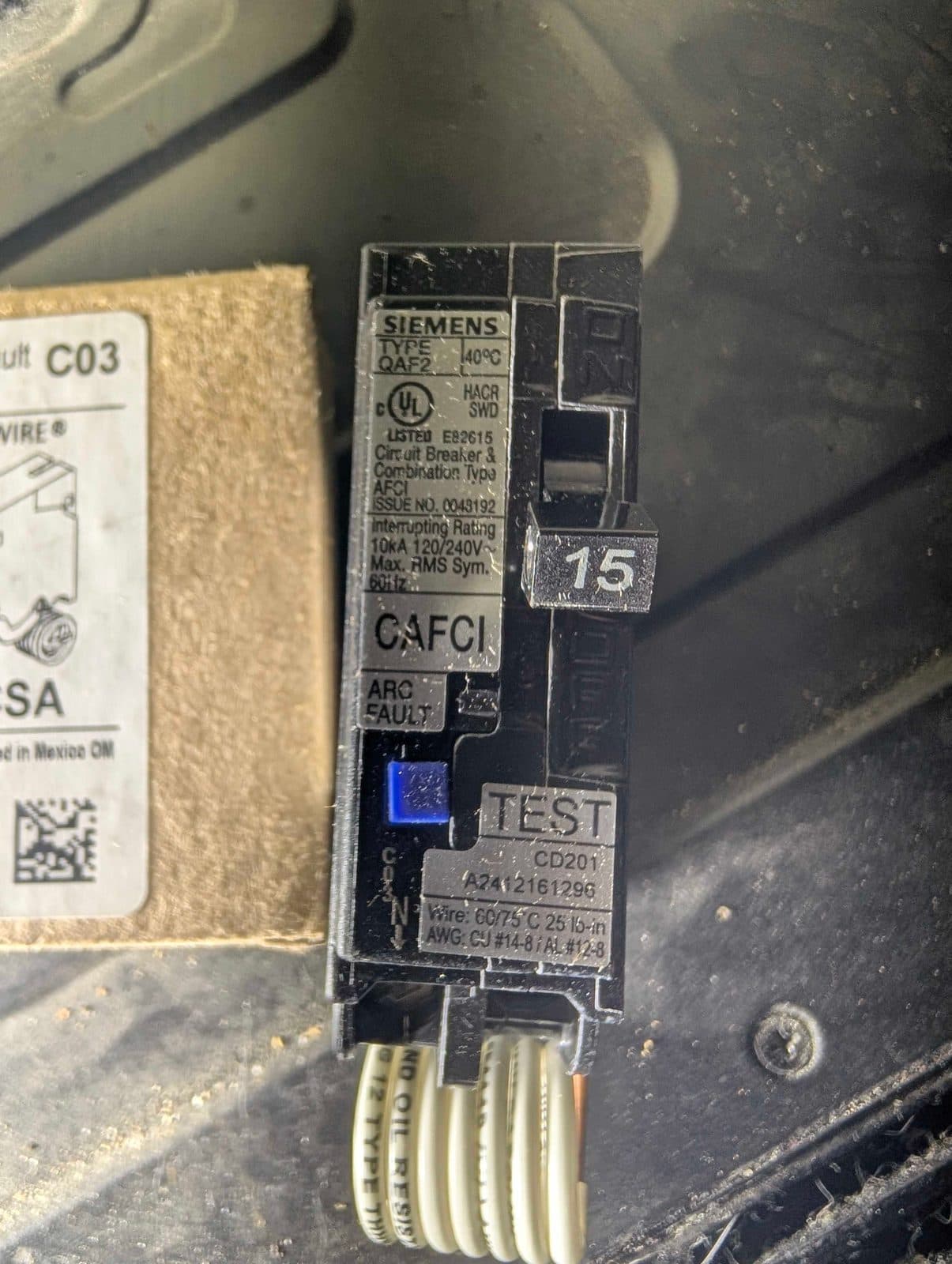 Combination Type Arc Fault
Circuit Interrupter
SIEMENS
C03
15A
INSTA-WIRE®
Poles: 1
Volts A.C.:
120/240
Type: QAF2
Qty:
1
CUL
Cat. No.
QA115AFCCSA
Siemens Industry, Inc. Peachtree Corners, GA Assembled in Mexico OM
8 04766 70740 7