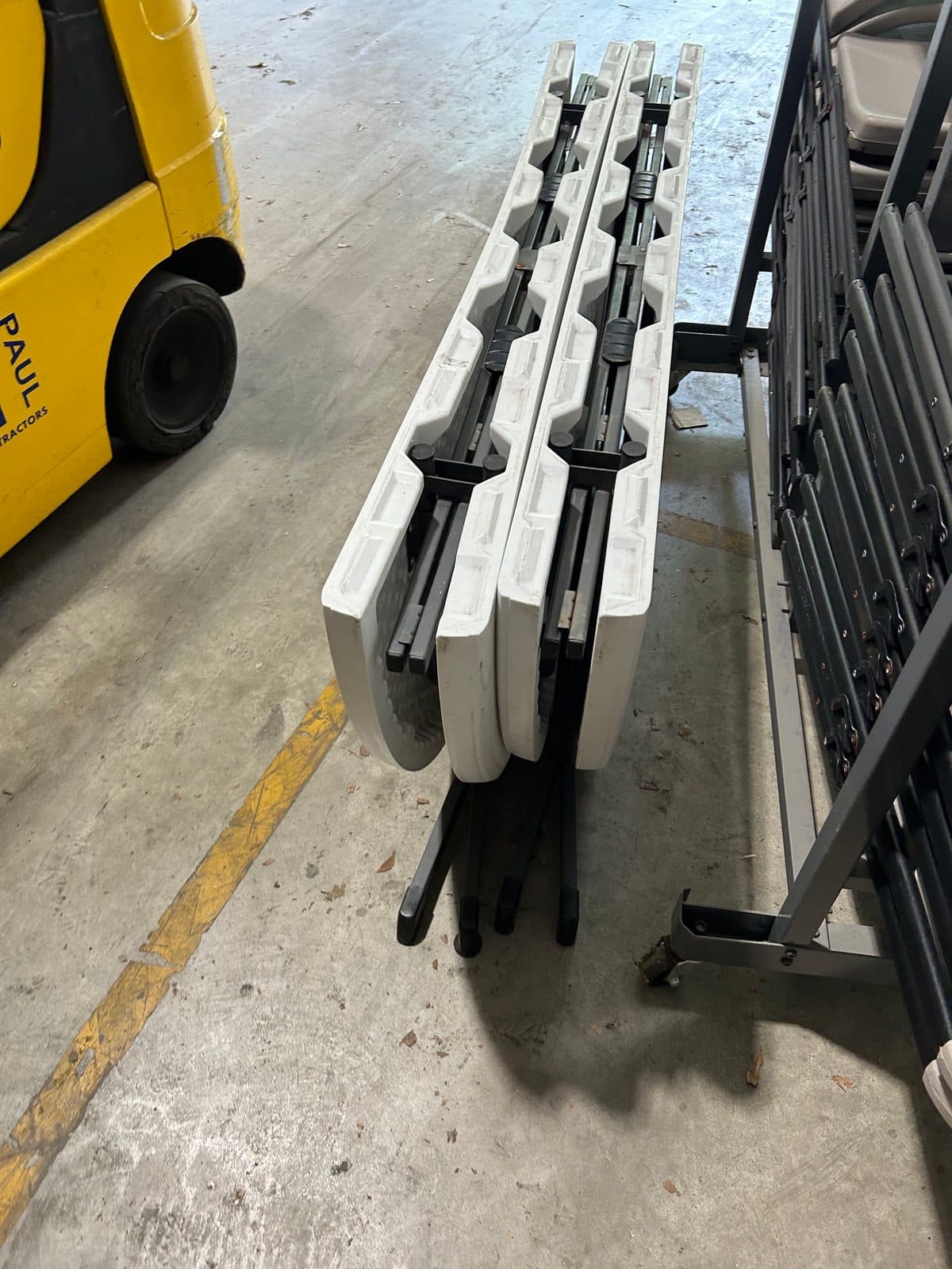 Plastic foldable tables