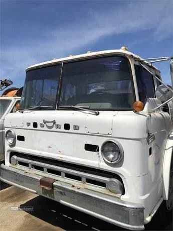 1983 FORD C700