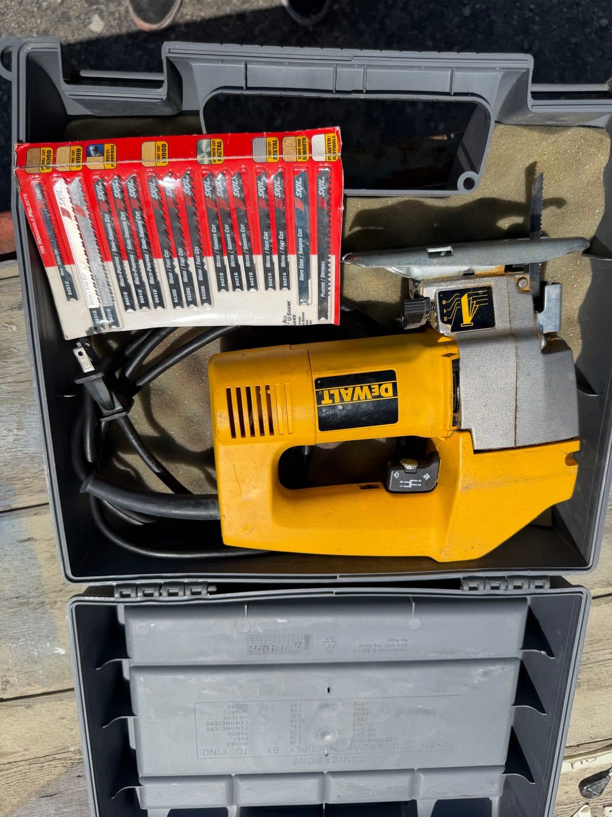 Dewalt Jigsaw with blades