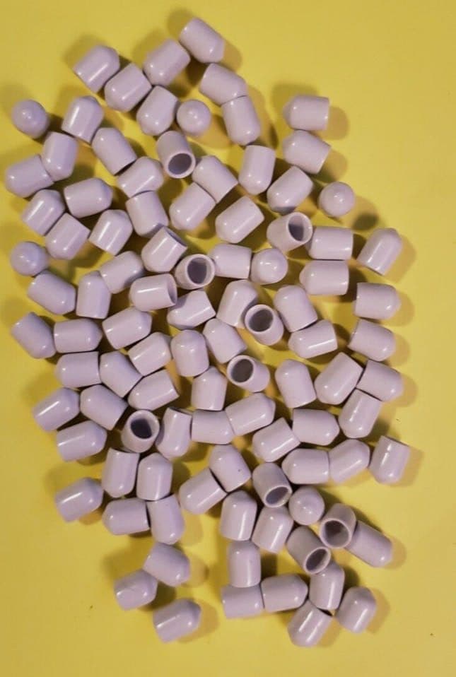 Lot of 100 Closet Maid End Cap on Shelf Model #00204(inside diameter 5/16