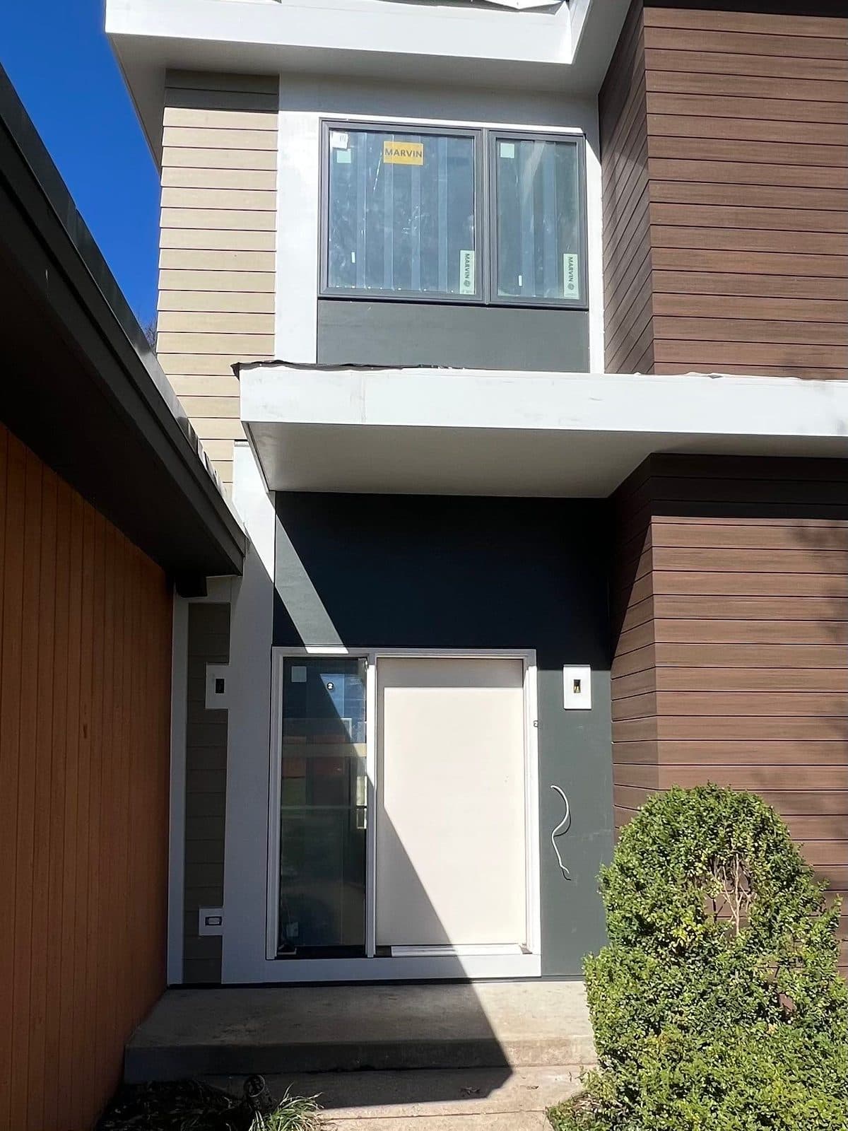 Brand new Custom Front Door with Sidelight
MANUFACTURER: THERMATRU
MODEL: S100 SMOOTH STAR
PRODUCT DESCRIPTION: FIBERGLASS RH INSWING W/SIDELIGHT